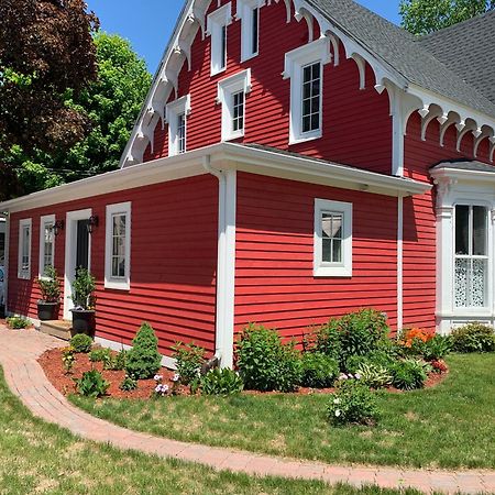 The Red House Fredericton Bed & Breakfast Екстериор снимка