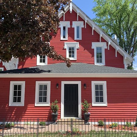 The Red House Fredericton Bed & Breakfast Екстериор снимка