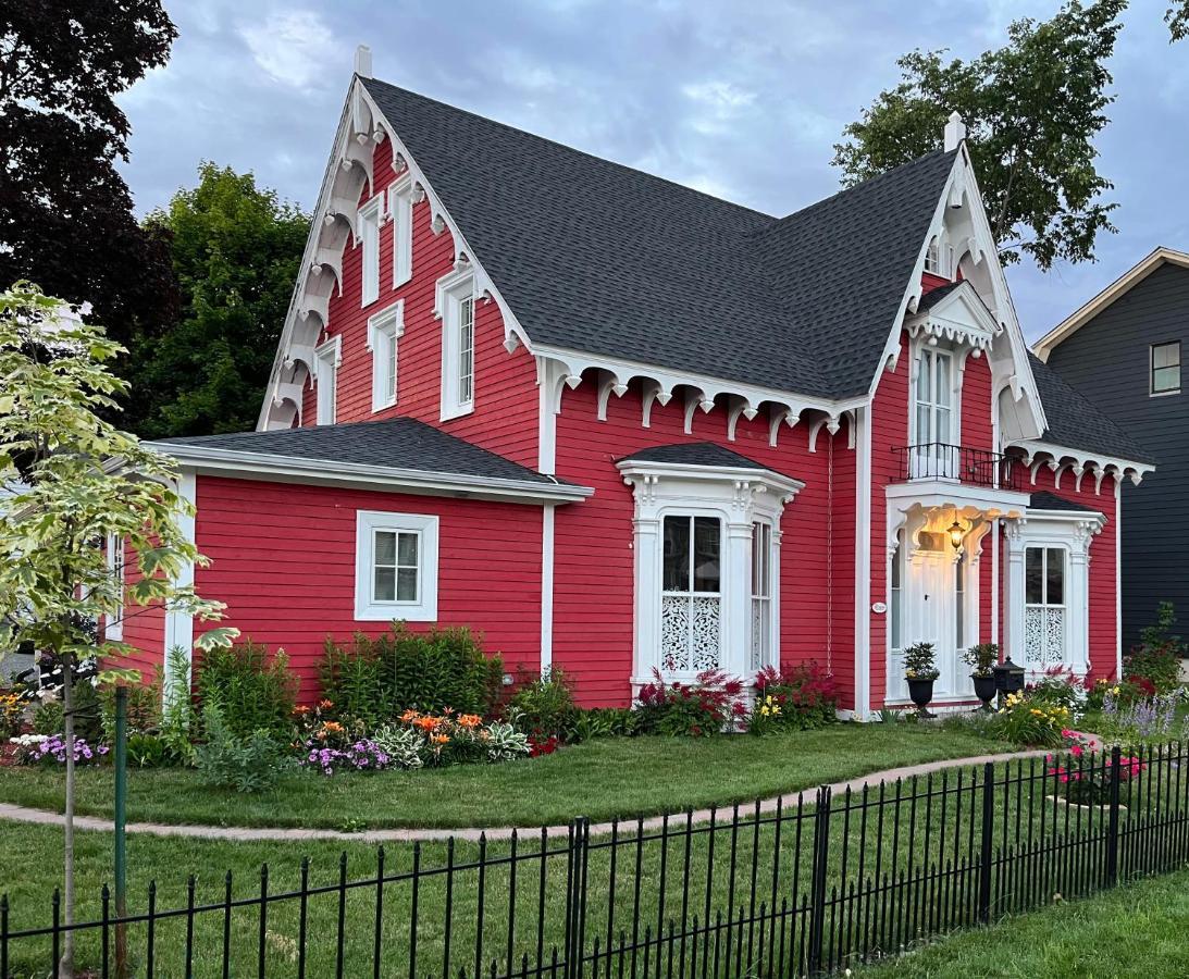 The Red House Fredericton Bed & Breakfast Екстериор снимка
