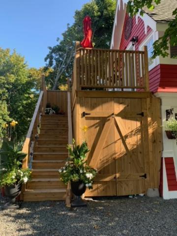 The Red House Fredericton Bed & Breakfast Екстериор снимка