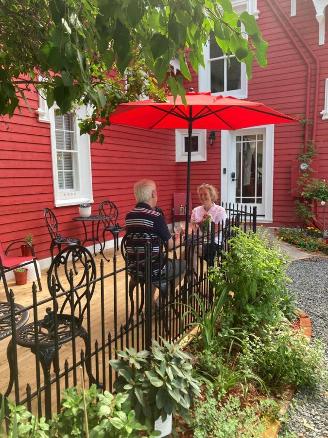 The Red House Fredericton Bed & Breakfast Екстериор снимка