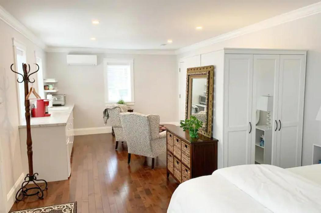 The Red House Fredericton Bed & Breakfast Екстериор снимка