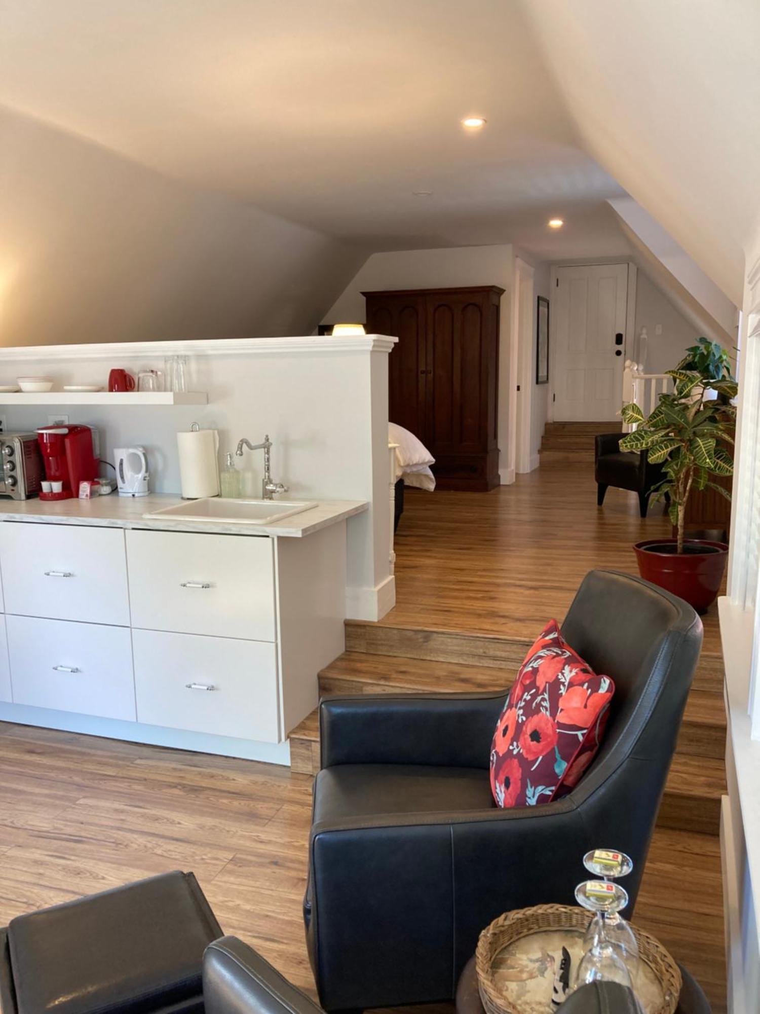 The Red House Fredericton Bed & Breakfast Стая снимка