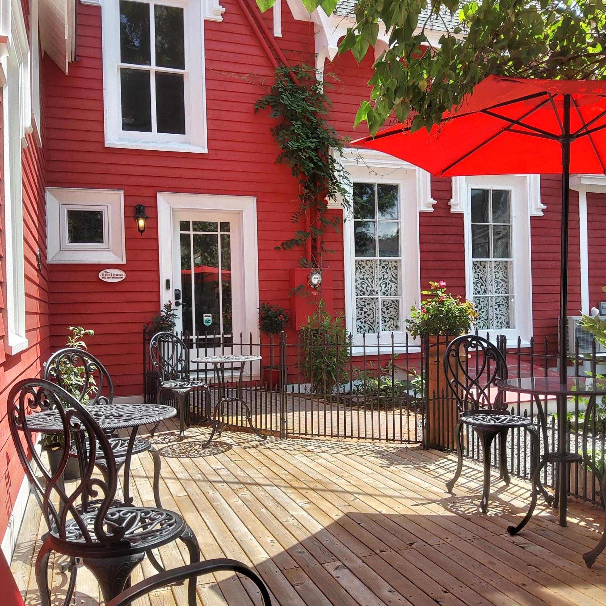 The Red House Fredericton Bed & Breakfast Екстериор снимка